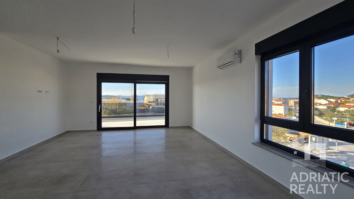 Tribunj, sodoben dvosoben stanovanje z dvema parkirnima mestoma, pogled na morje