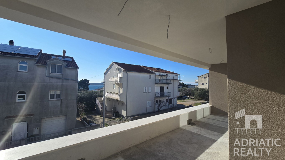 Vodice, stan na odlični lokaciji, 2 minute hoje do Modre plaže