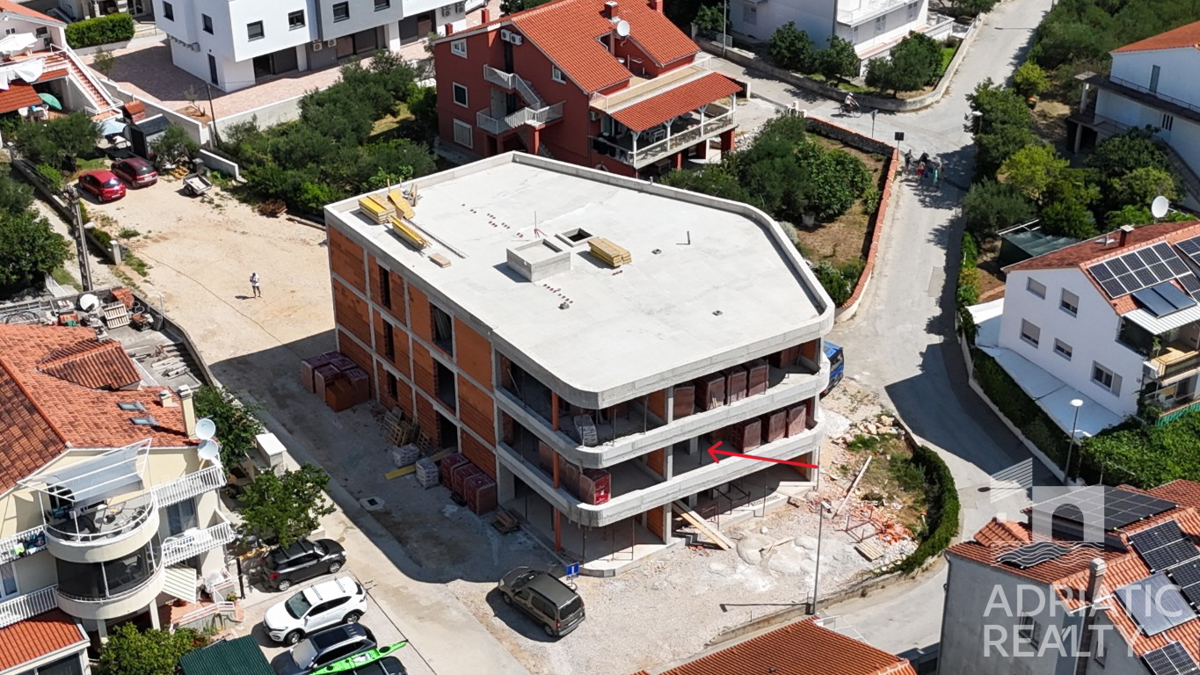 Vodice, stan na odlični lokaciji, 2 minute hoje do Modre plaže