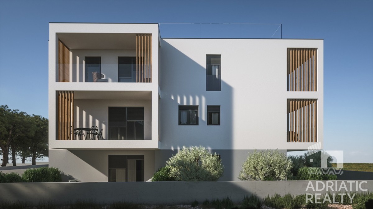 Vodice, novogradnja, enoprostanovanjski apartma v pritličju, 600 m od plaže
