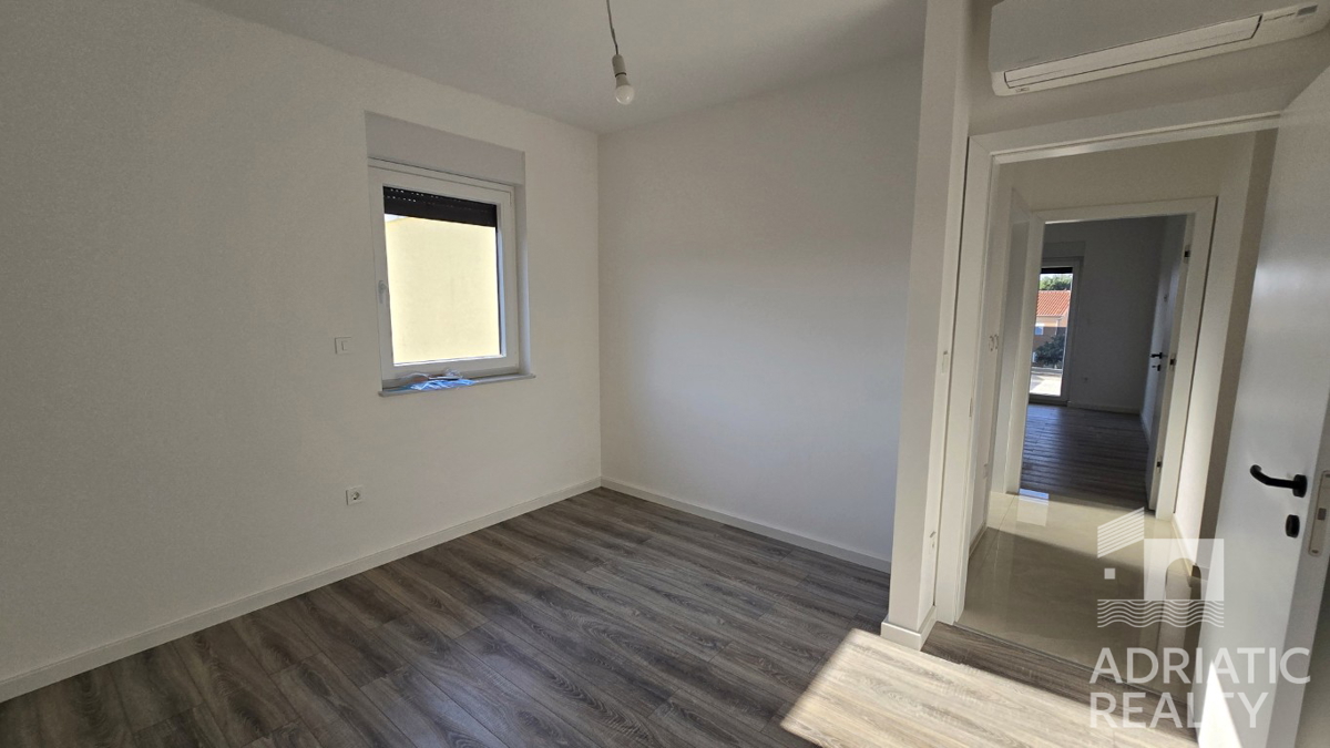 Vodice, prostoren dvosoben stanovanje 600 m od plaže