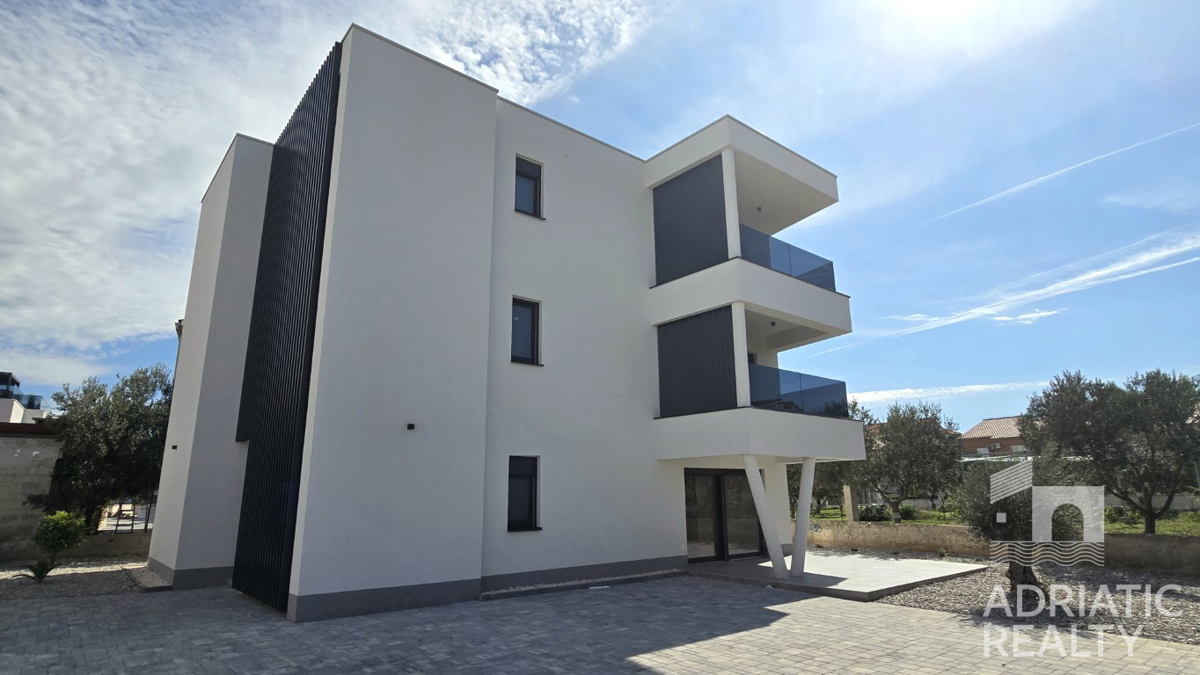 Vodice, prostoren dvosoben stanovanje 600 m od plaže