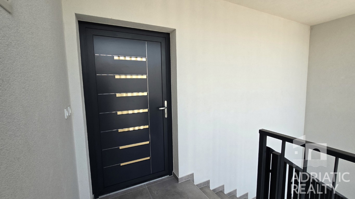 Vodice, prostoren dvosoben stanovanje 600 m od plaže