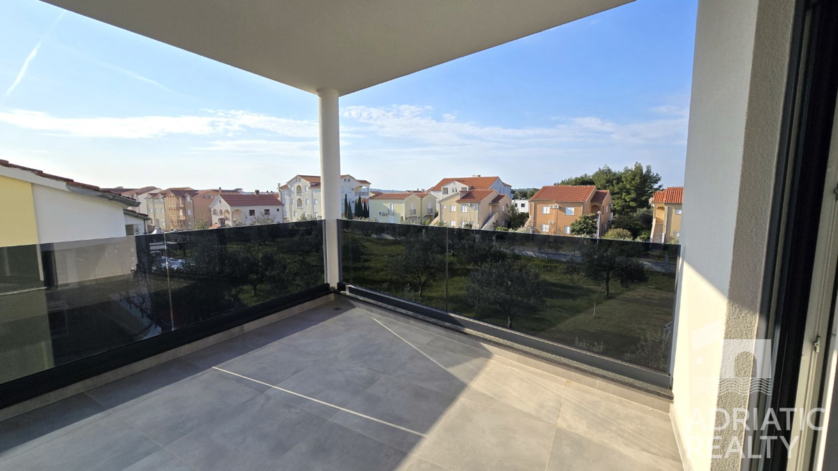 Vodice, prostoren dvosoben stanovanje 600 m od plaže