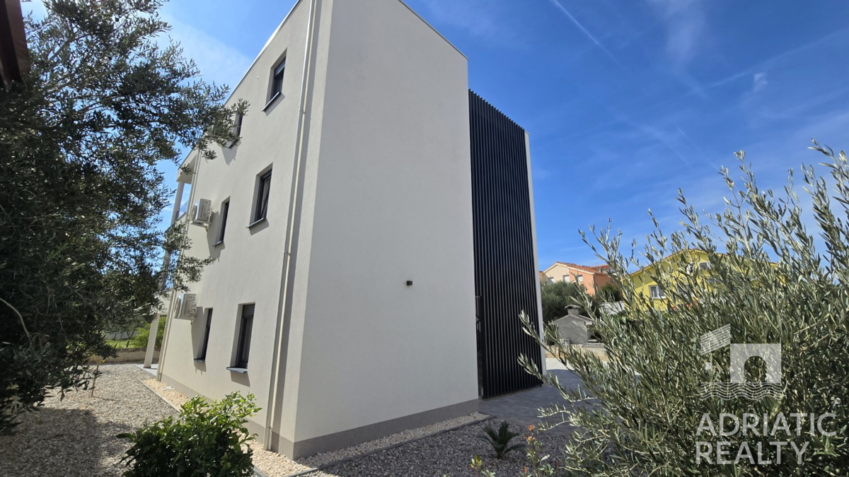 Vodice, prostoren dvosoben stanovanje 600 m od plaže