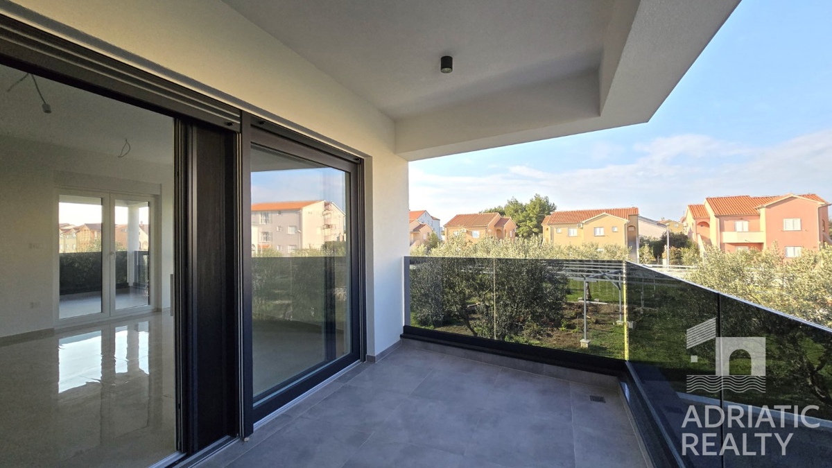 Vodice, prostoren dvosoben stanovanje 600 m od plaže