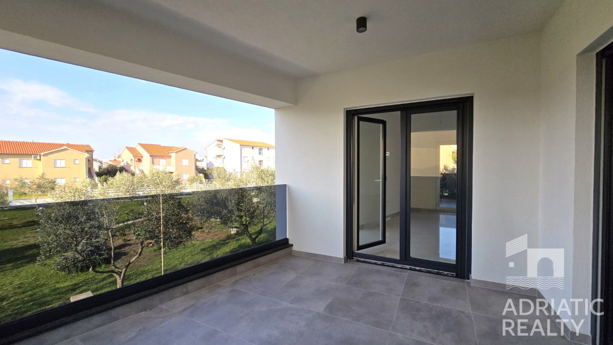 Vodice, prostoren dvosoben stanovanje 600 m od plaže