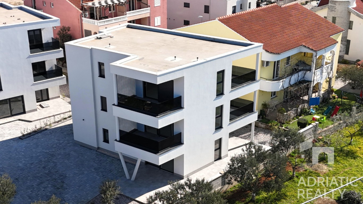 Vodice, prostoren dvosoben stanovanje 600 m od plaže