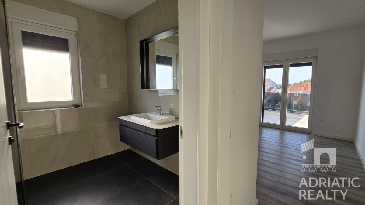 Vodice, prostoren dvosoben stanovanje 600 m od plaže