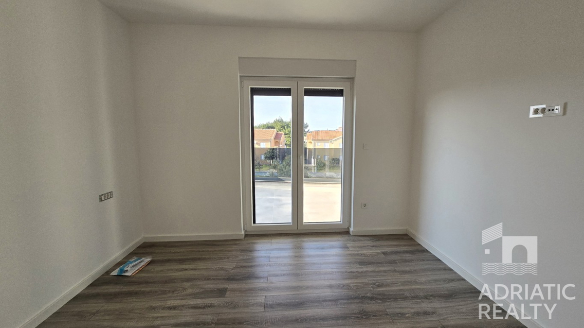 Vodice, prostoren dvosoben stanovanje 600 m od plaže