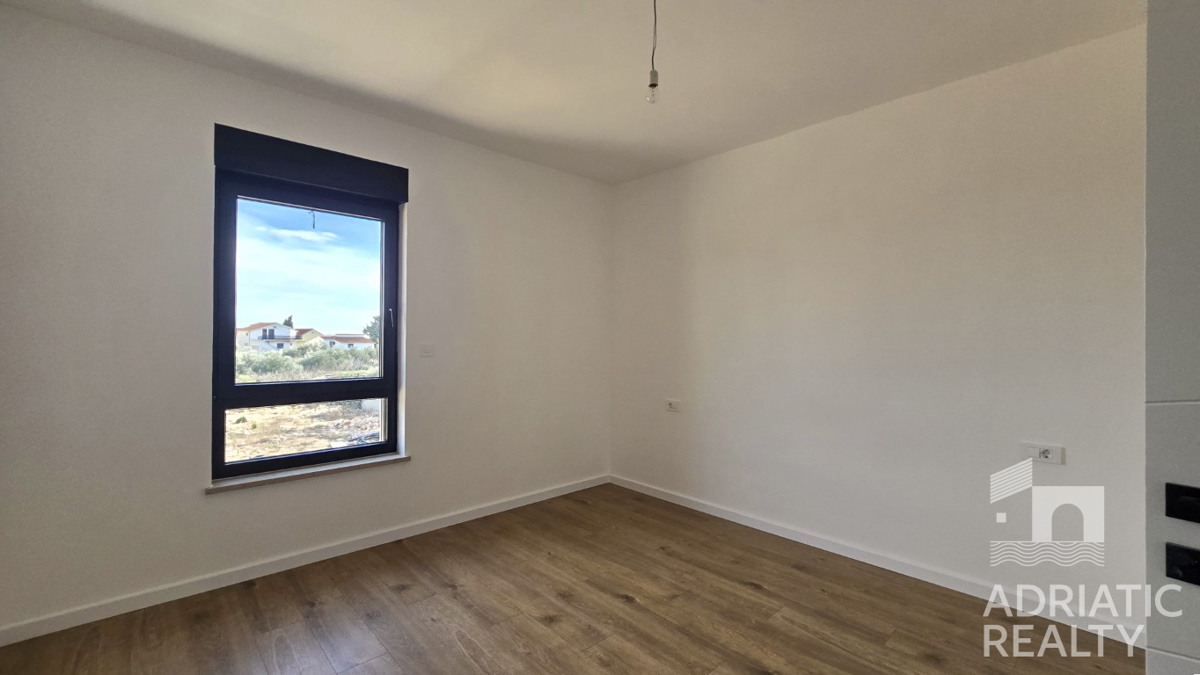 Tribunj, stan s tremi spalnicami in veliko teraso v novogradnji