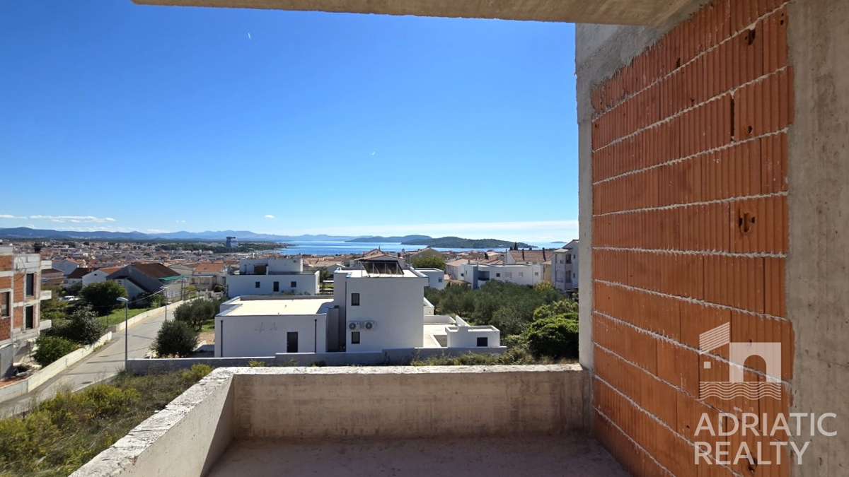 Vodice, enoprostorska stanovanje z vrtom na lepi lokaciji