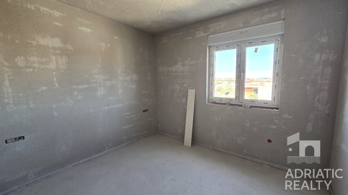 Vodice, enoprostorska stanovanje z vrtom na lepi lokaciji