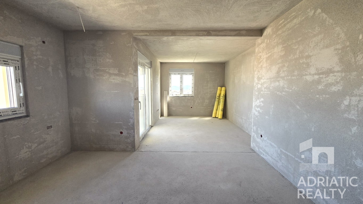 Vodice, enoprostorska stanovanje z vrtom na lepi lokaciji