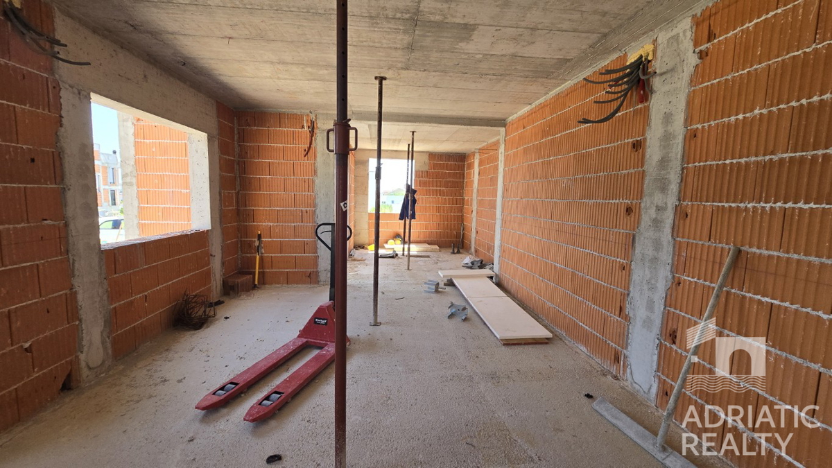 Vodice, enoprostorska stanovanje z vrtom na lepi lokaciji