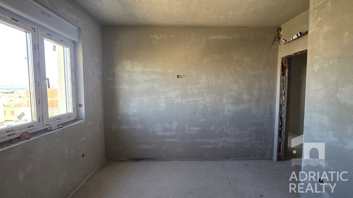 Vodice, enoprostorska stanovanje z vrtom na lepi lokaciji