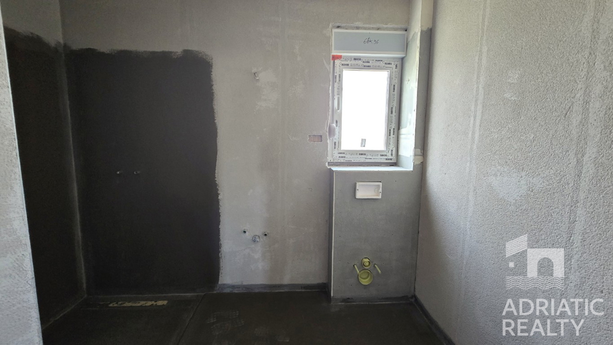 Vodice, enoprostorska stanovanje z vrtom na lepi lokaciji