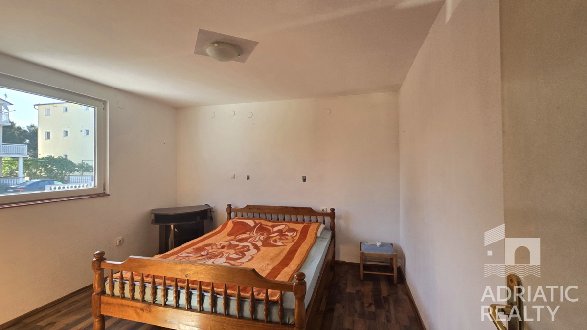 Vodice, samostojna hiša na mirni lokaciji, 15 minut hoje do morja in centra