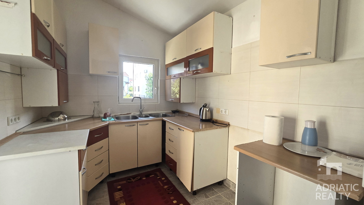 Vodice, samostojna hiša na mirni lokaciji, 15 minut hoje do morja in centra