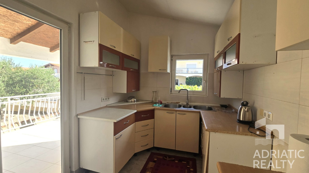 Vodice, samostojna hiša na mirni lokaciji, 15 minut hoje do morja in centra