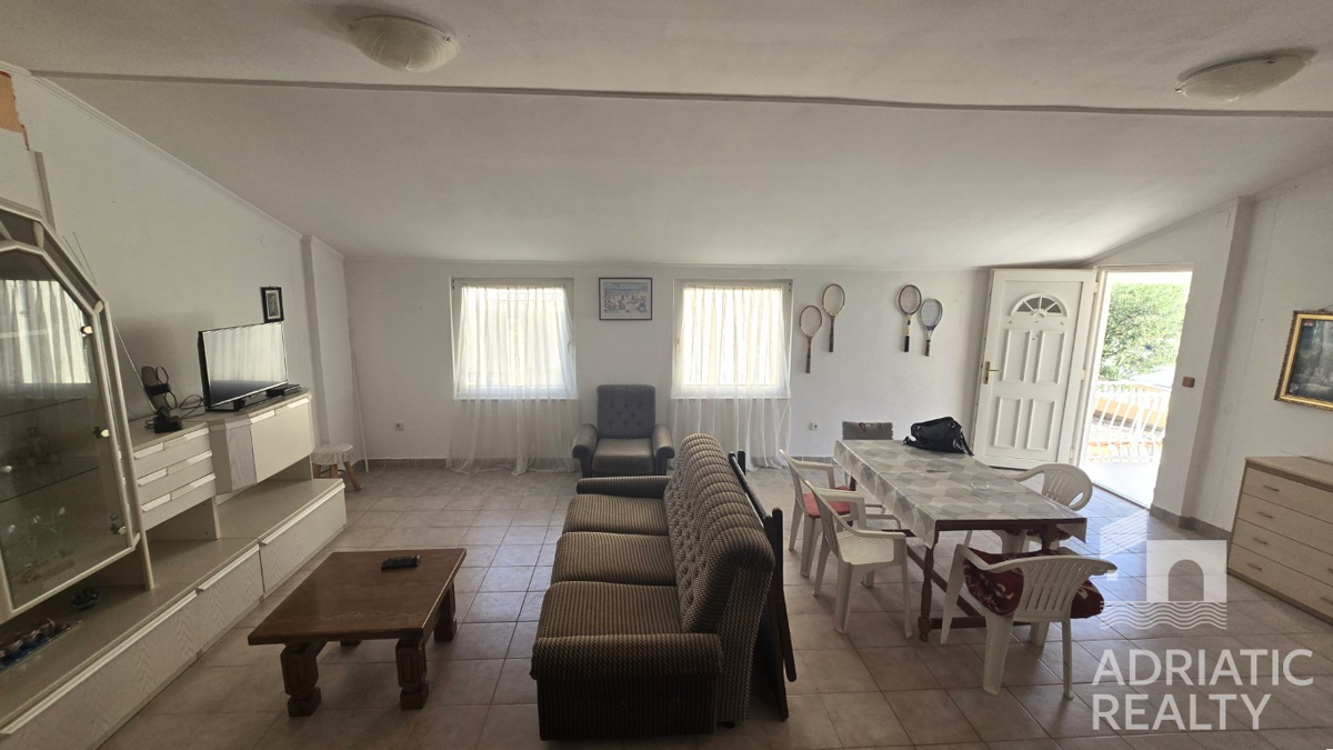 Vodice, samostojna hiša na mirni lokaciji, 15 minut hoje do morja in centra