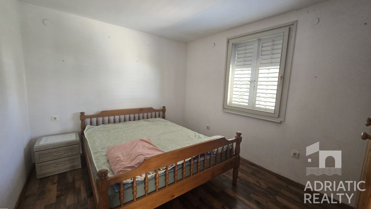 Vodice, samostojna hiša na mirni lokaciji, 15 minut hoje do morja in centra