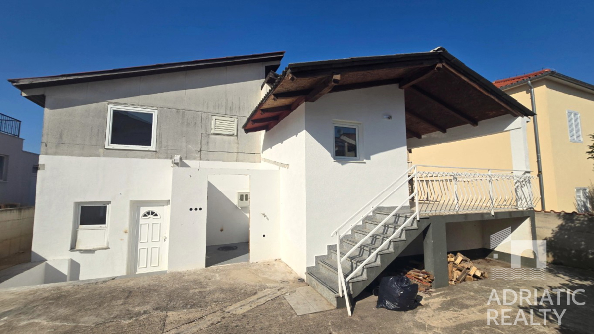 Vodice, samostojna hiša na mirni lokaciji, 15 minut hoje do morja in centra