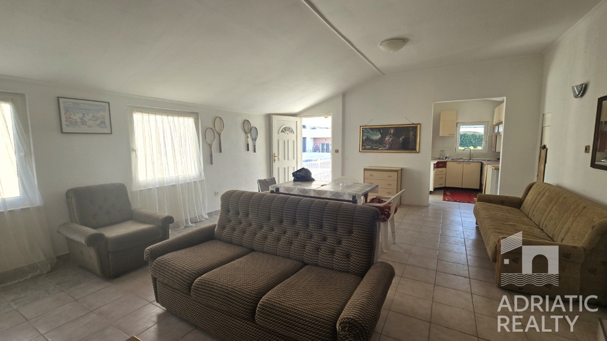 Vodice, samostojna hiša na mirni lokaciji, 15 minut hoje do morja in centra