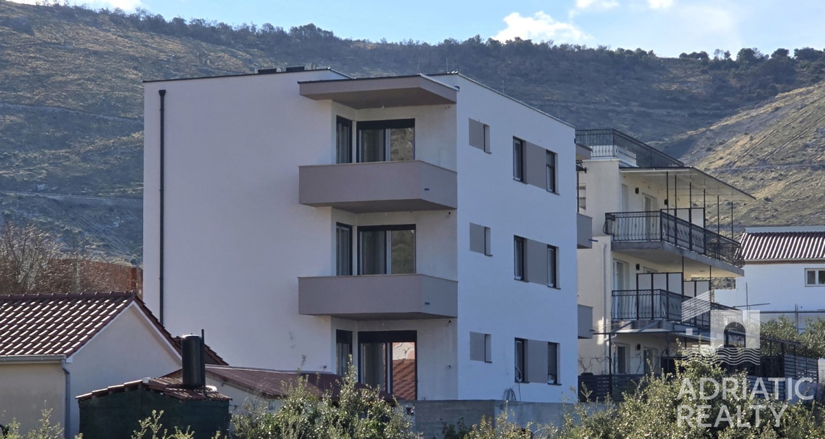 Grebaštica, moderno opremljeno stanovanje z razgledom na morje, le 300 m od plaže!