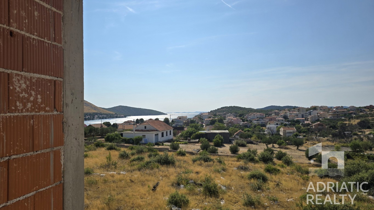 Grebaštica, moderno opremljeno stanovanje z razgledom na morje, le 300 m od plaže!