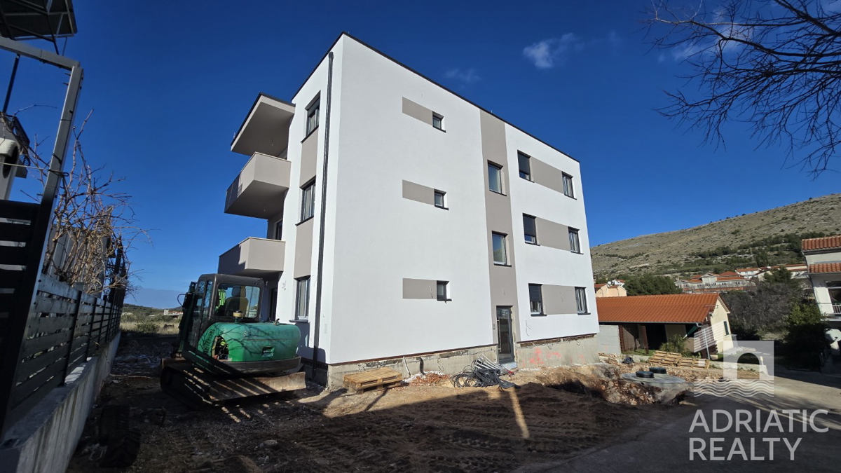 Grebaštica, moderno opremljeno stanovanje z razgledom na morje, le 300 m od plaže!