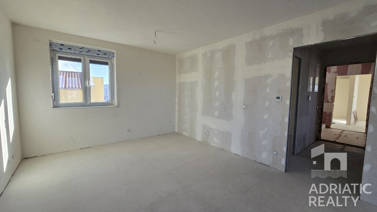 Grebaštica, moderno opremljeno stanovanje z razgledom na morje, le 300 m od plaže!