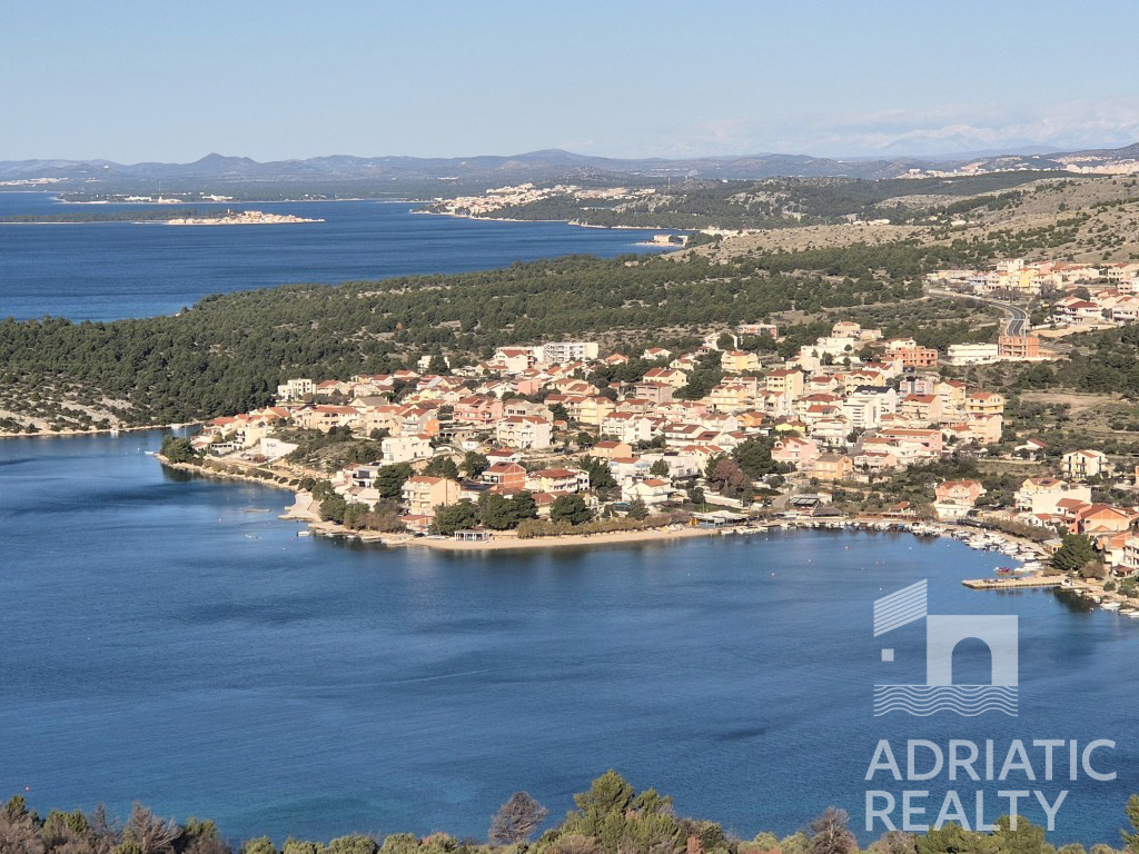 Grebaštica, moderno opremljeno stanovanje z razgledom na morje, le 300 m od plaže!
