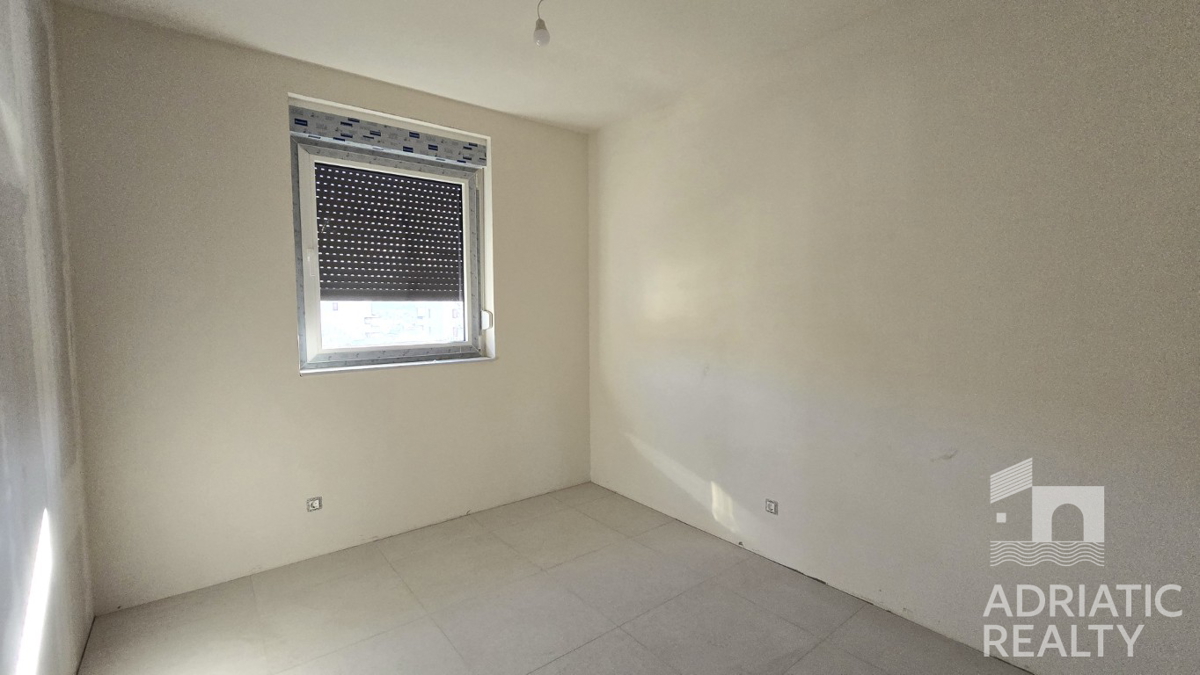 Grebaštica, moderno opremljeno stanovanje z razgledom na morje, le 300 m od plaže!