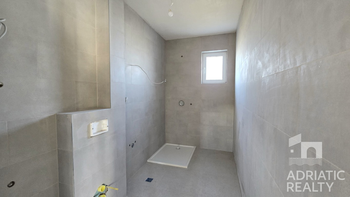 Grebaštica, moderno opremljeno stanovanje z razgledom na morje, le 300 m od plaže!