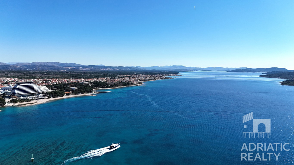 Vodice, novogradnja, enoprostanjski apartma 600 m od plaže