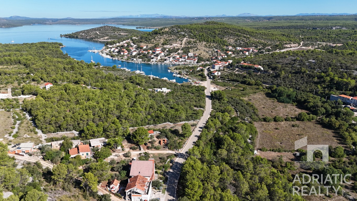 Biliče, gradbeno zemljišče blizu zaliva Vrulje