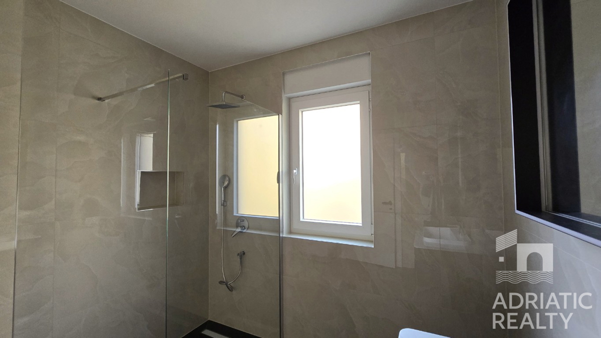 Vodice, sodoben dvosobni stanovanje na mirni lokaciji