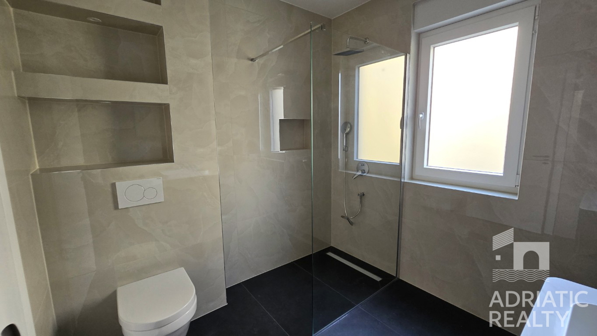 Vodice, sodoben dvosobni stanovanje na mirni lokaciji