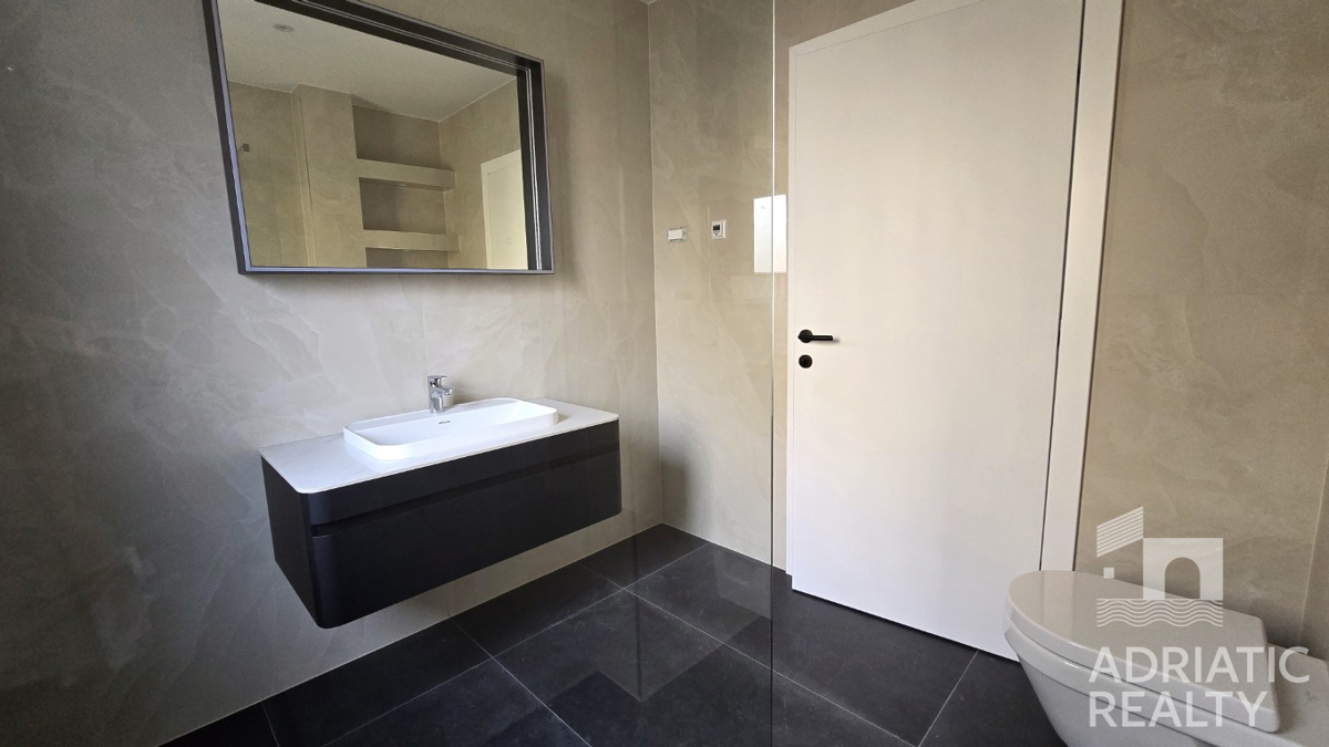 Vodice, sodoben dvosobni stanovanje na mirni lokaciji