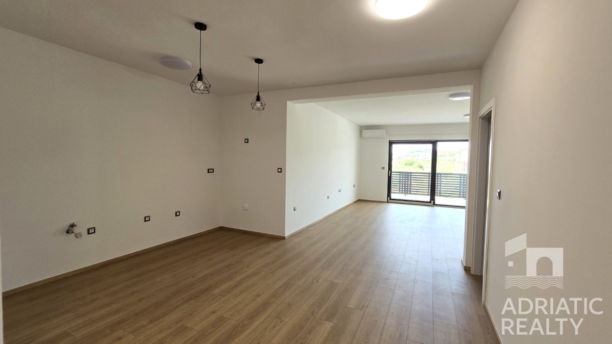 Vodice, trisobno stanovanje na prvem nadstropju novogradnje