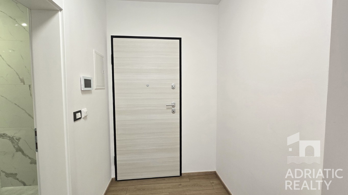 Vodice, trisobno stanovanje na prvem nadstropju novogradnje