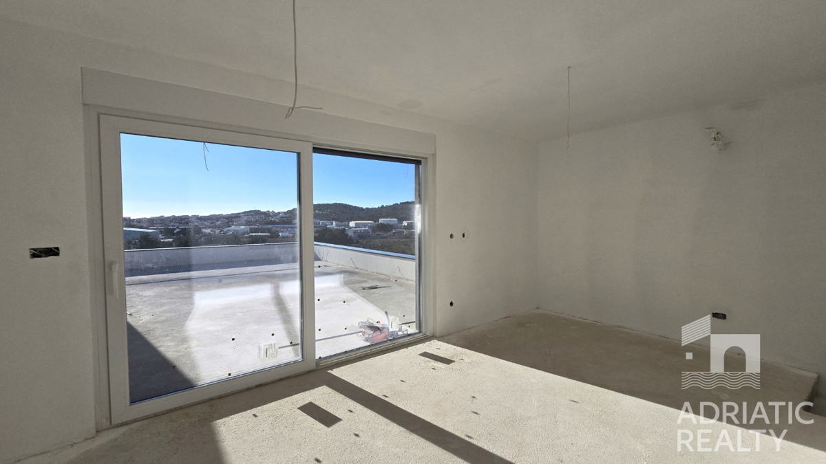 Vodice, moderni dvoetažni apartma s pogledom na morje, 110,31 m2