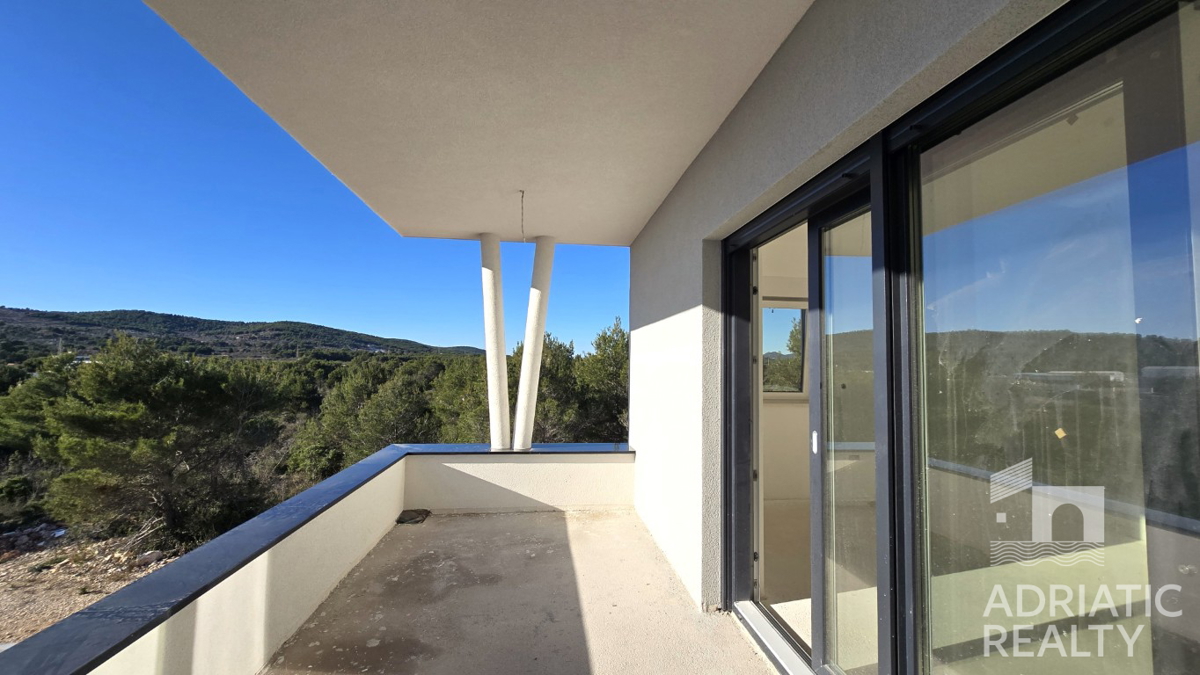 Vodice, moderni dvoetažni apartma s pogledom na morje, 110,31 m2