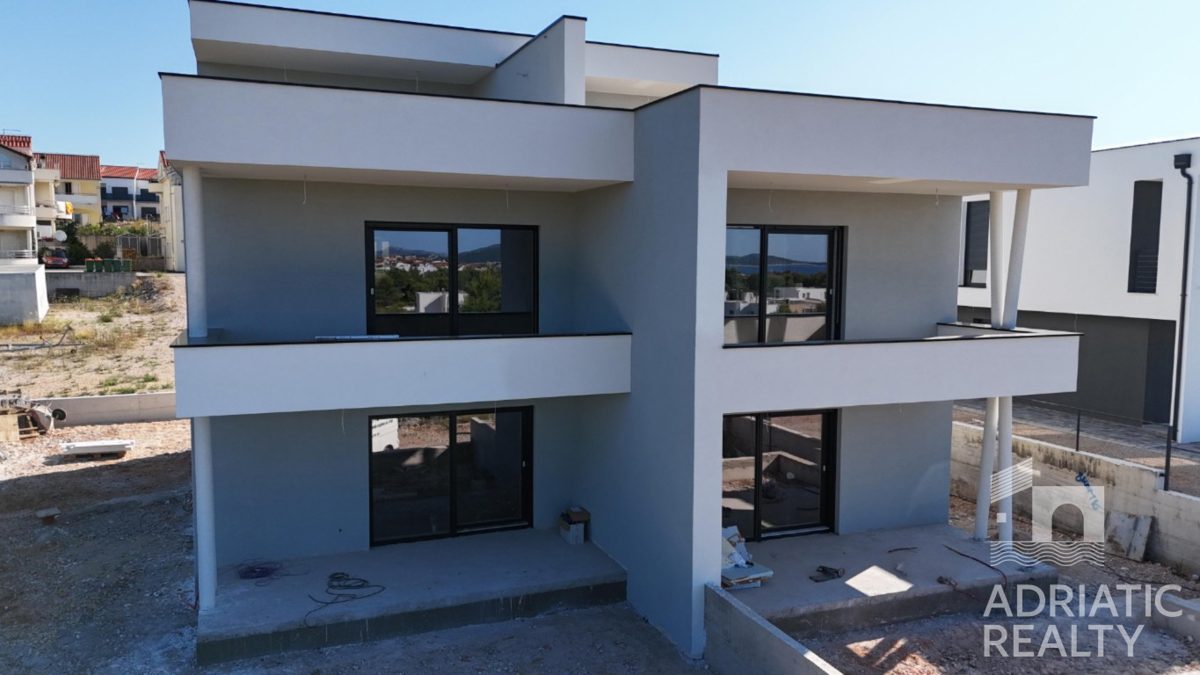 Vodice, moderni dvoetažni apartma s pogledom na morje, 110,31 m2