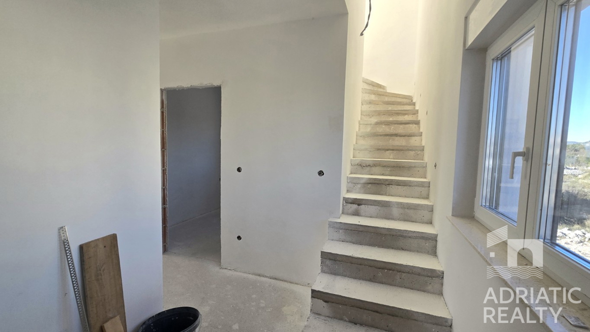 Vodice, moderni dvoetažni apartma s pogledom na morje, 110,31 m2