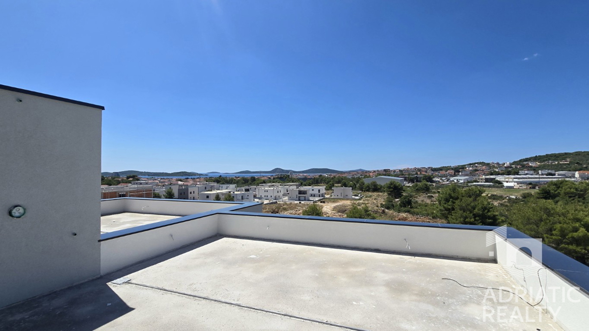 Vodice, moderni dvoetažni apartma s pogledom na morje, 110,31 m2