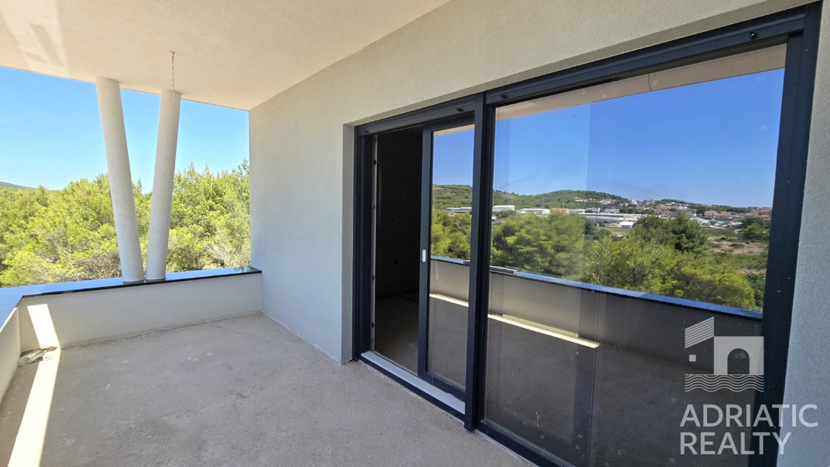 Vodice, moderni dvoetažni apartma s pogledom na morje, 110,31 m2