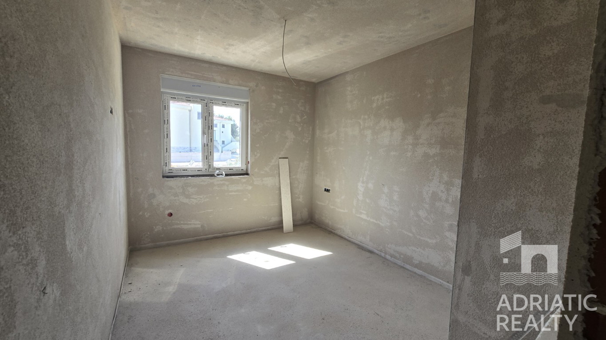 Vodice, dvosobno stanovanje z razgledom na morje