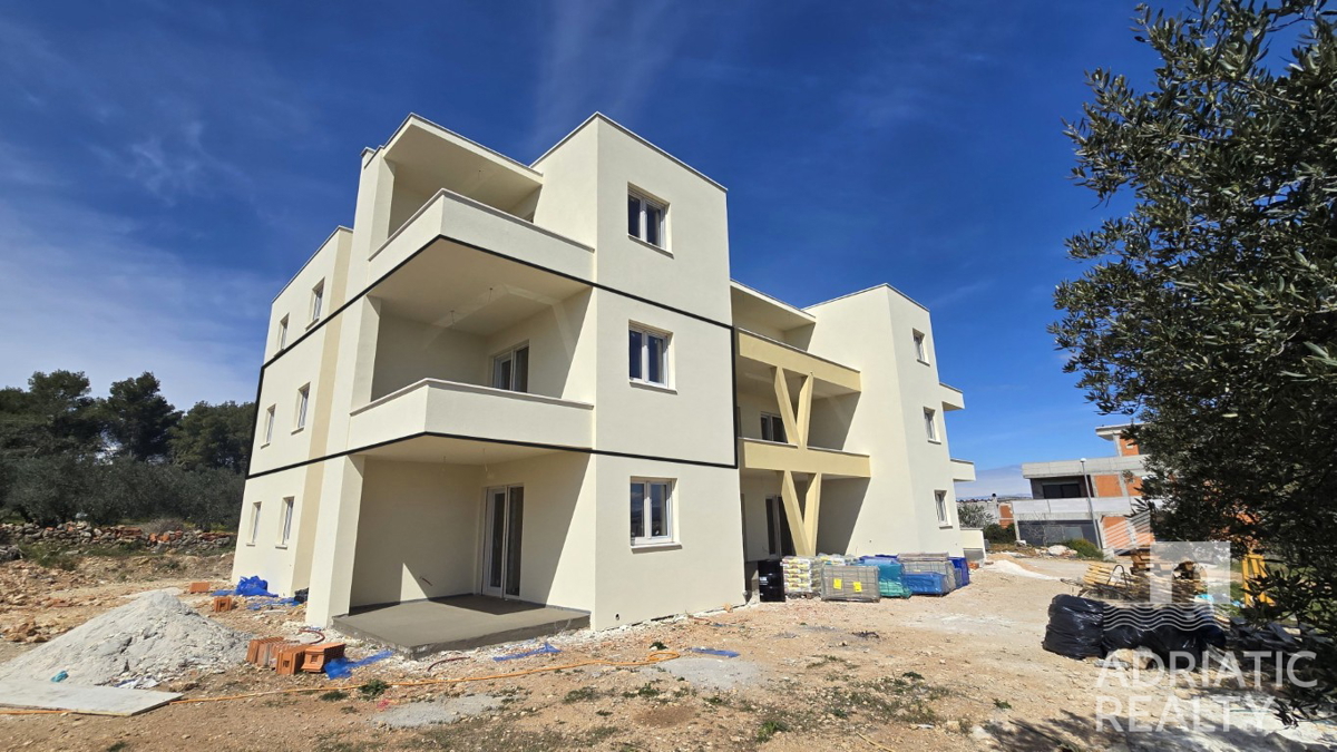 Vodice, dvosobno stanovanje z razgledom na morje